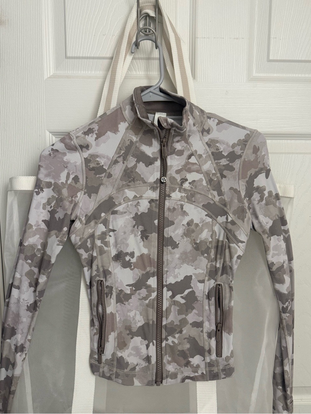 Cropped Lululemon Women’s Full-Zip Camouflage Jacket in Grey